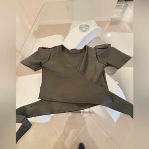 Elegant military, green cropped shirt wrapped around ❤️❤️